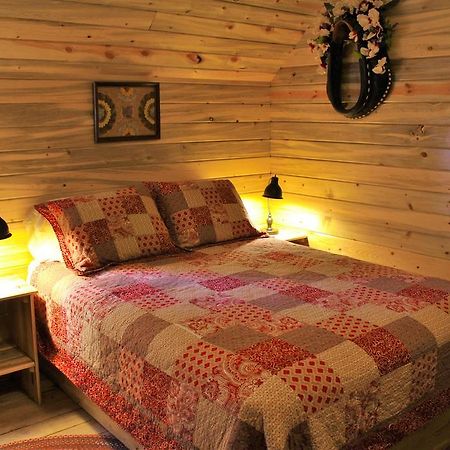 Silver Cabin In The Western Barn Монтичело Екстериор снимка