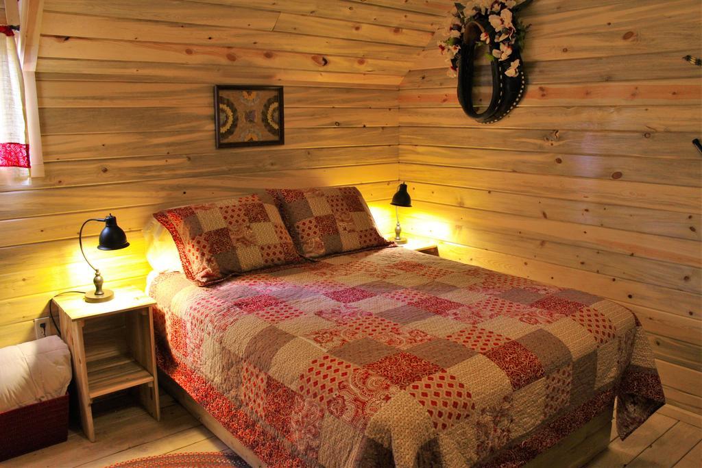 Silver Cabin In The Western Barn Монтичело Екстериор снимка