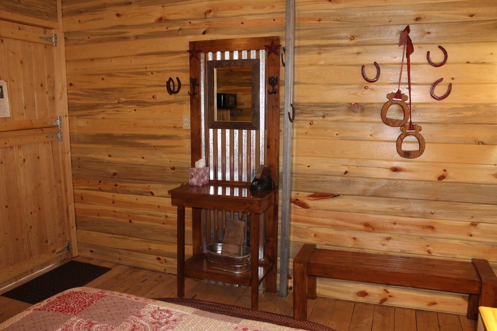 Silver Cabin In The Western Barn Монтичело Екстериор снимка