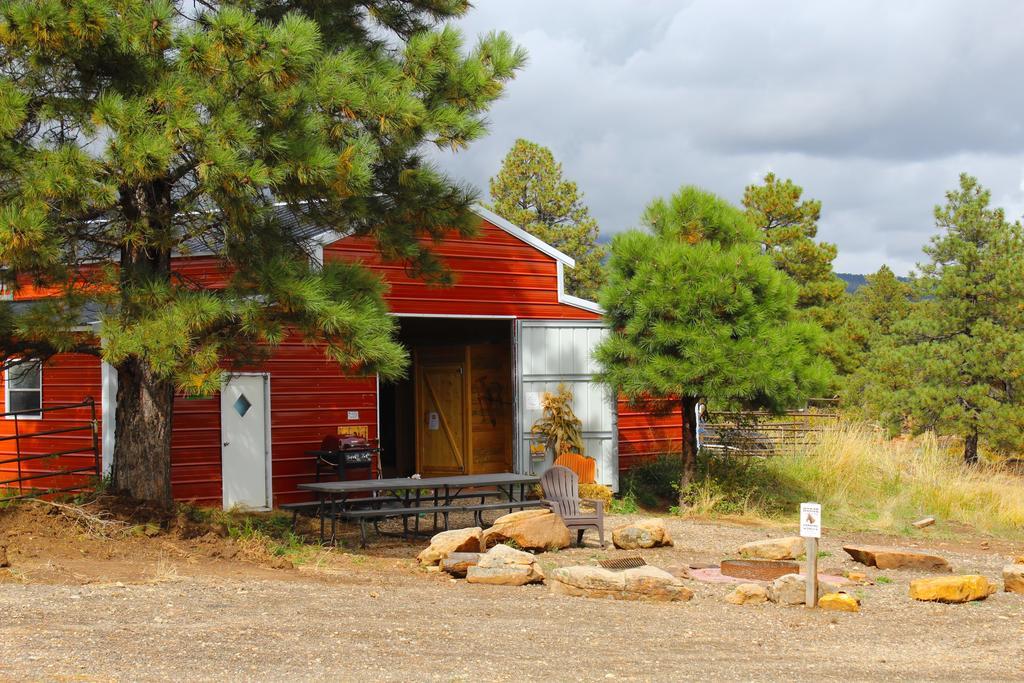 Silver Cabin In The Western Barn Монтичело Екстериор снимка