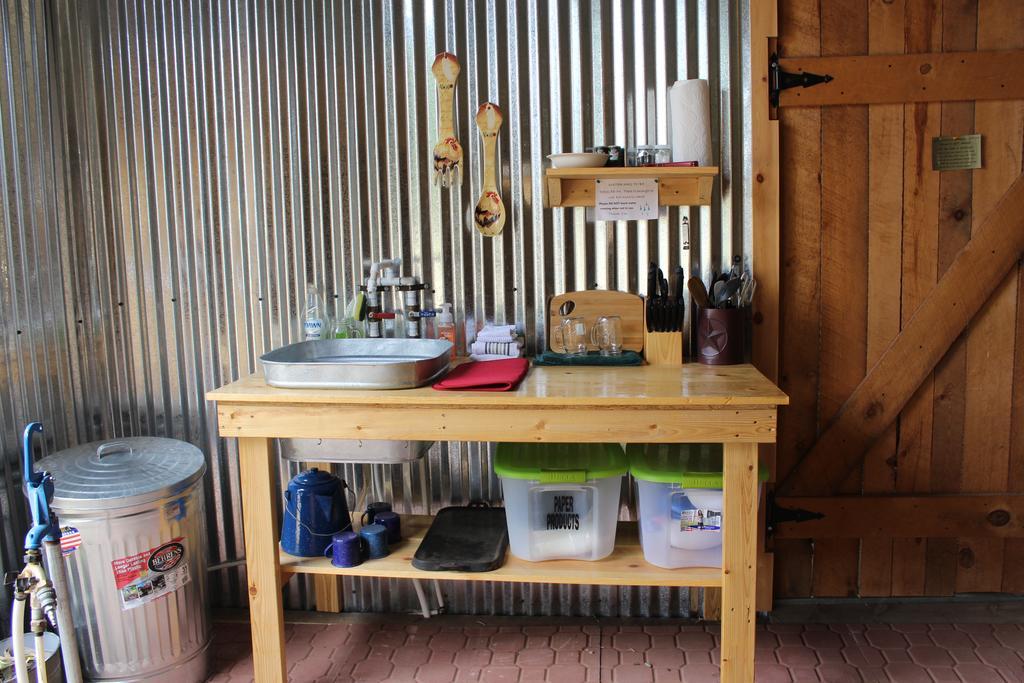 Silver Cabin In The Western Barn Монтичело Екстериор снимка