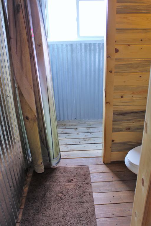Silver Cabin In The Western Barn Монтичело Екстериор снимка