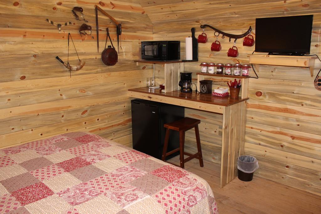 Silver Cabin In The Western Barn Монтичело Екстериор снимка